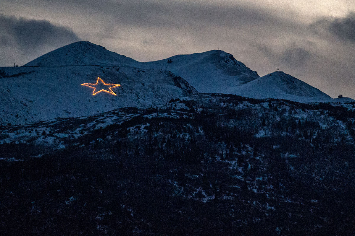 Weihnachtsstern in Chugach Bergen